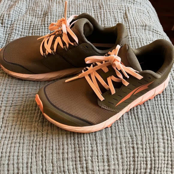 Olive green Altra Superior 5 - Picture 2 of 4